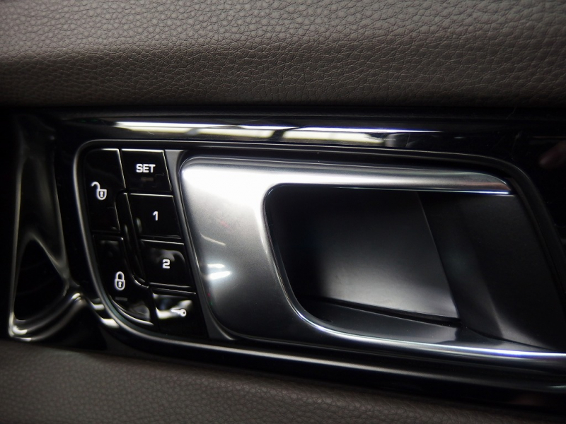 ポルシェ&nbsp;パナメーラ&nbsp;正規ディーラー車　右ハンドル　エントリードライブ&nbsp;中古車