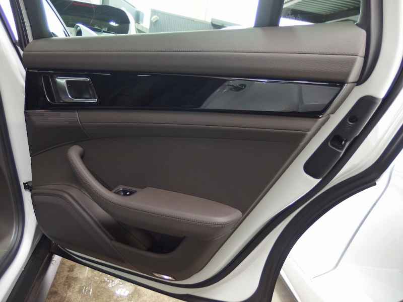 ポルシェ&nbsp;パナメーラ&nbsp;正規ディーラー車　右ハンドル　エントリードライブ&nbsp;中古車