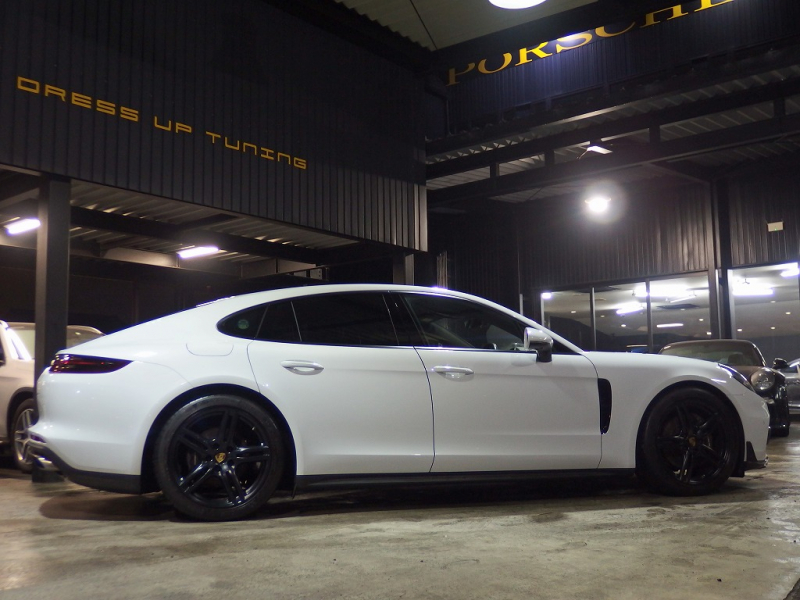 ポルシェ&nbsp;パナメーラ&nbsp;正規ディーラー車　右ハンドル　エントリードライブ&nbsp;中古車