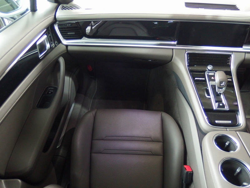 ポルシェ&nbsp;パナメーラ&nbsp;正規ディーラー車　右ハンドル　エントリードライブ&nbsp;中古車