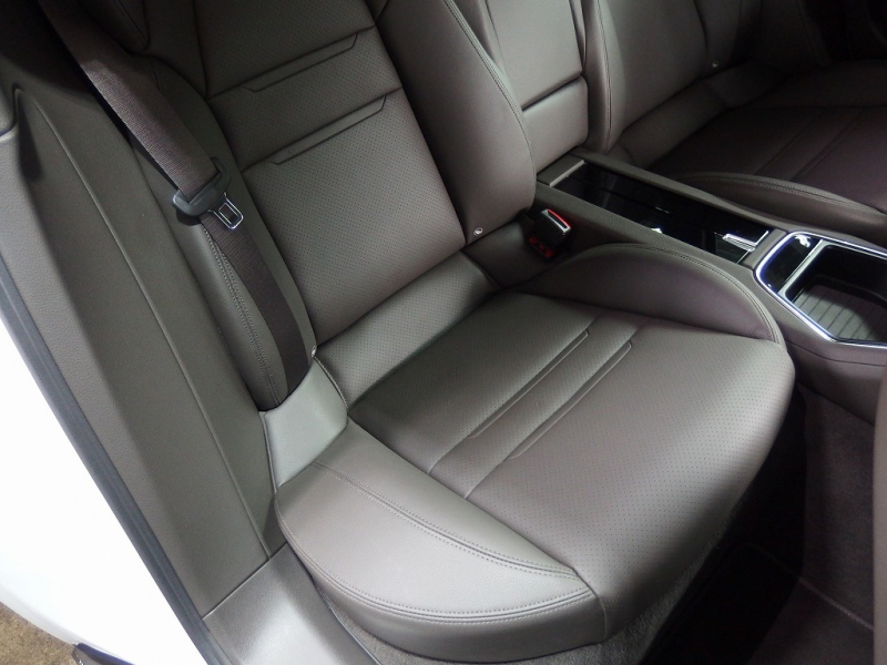 ポルシェ&nbsp;パナメーラ&nbsp;正規ディーラー車　右ハンドル　エントリードライブ&nbsp;中古車