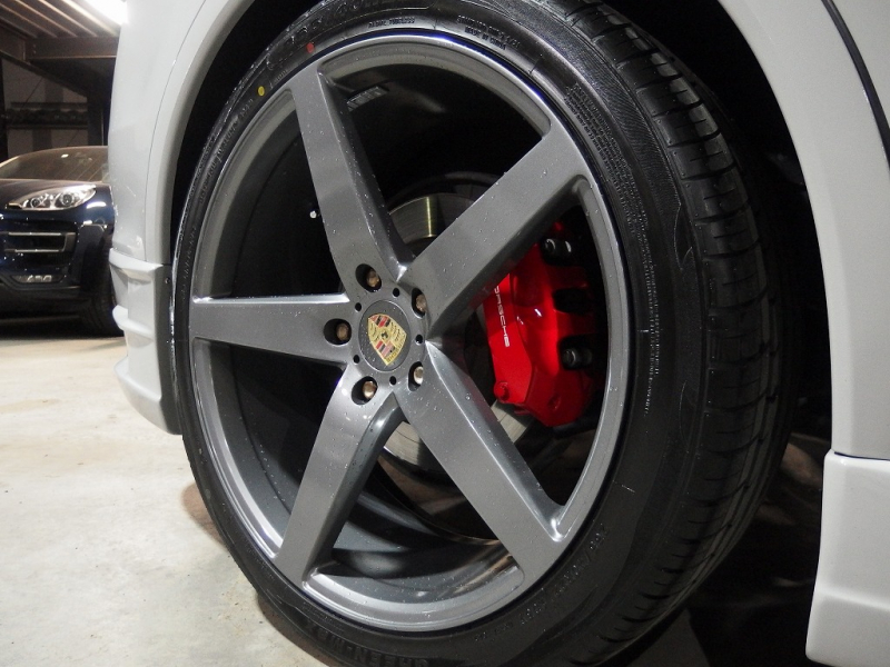 ポルシェ&nbsp;カイエン&nbsp;S　正規ディーラー車　左ハンドル　EURエアロ　外22inアルミ　ダウンサス　サンルーフ&nbsp;中古車