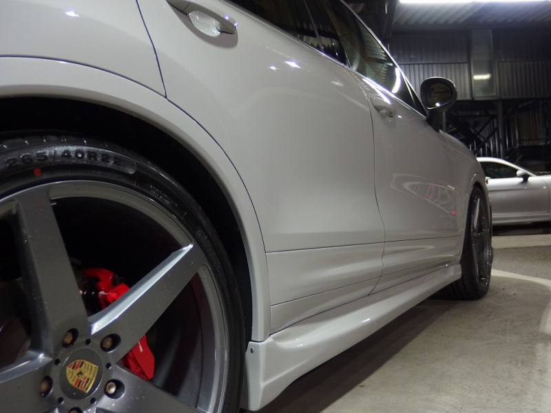 ポルシェ&nbsp;カイエン&nbsp;S　正規ディーラー車　左ハンドル　EURエアロ　外22inアルミ　ダウンサス　サンルーフ&nbsp;中古車