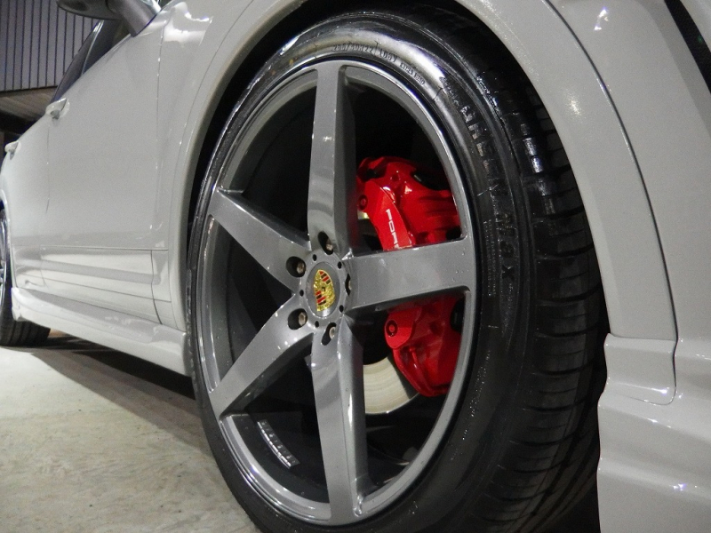 ポルシェ&nbsp;カイエン&nbsp;S　正規ディーラー車　左ハンドル　EURエアロ　外22inアルミ　ダウンサス　サンルーフ&nbsp;中古車