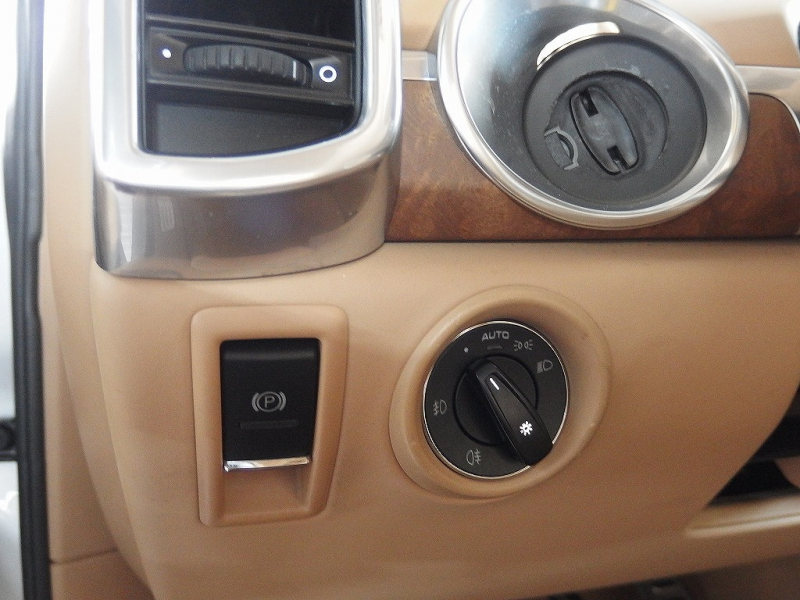 ポルシェ&nbsp;カイエン&nbsp;S　正規ディーラー車　左ハンドル　EURエアロ　外22inアルミ　ダウンサス　サンルーフ&nbsp;中古車