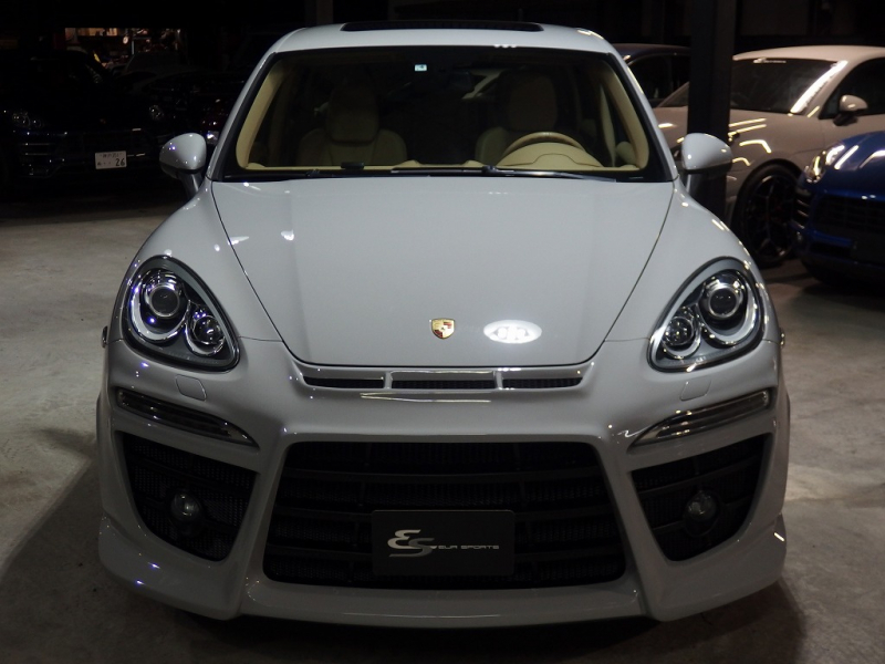 ポルシェ&nbsp;カイエン&nbsp;S　正規ディーラー車　左ハンドル　EURエアロ　外22inアルミ　ダウンサス　サンルーフ&nbsp;中古車