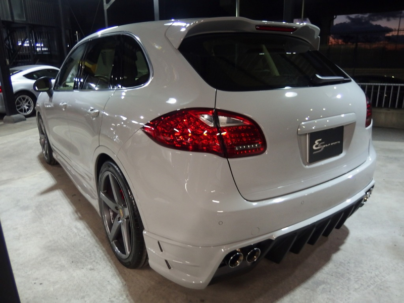 ポルシェ&nbsp;カイエン&nbsp;S　正規ディーラー車　左ハンドル　EURエアロ　外22inアルミ　ダウンサス　サンルーフ&nbsp;中古車