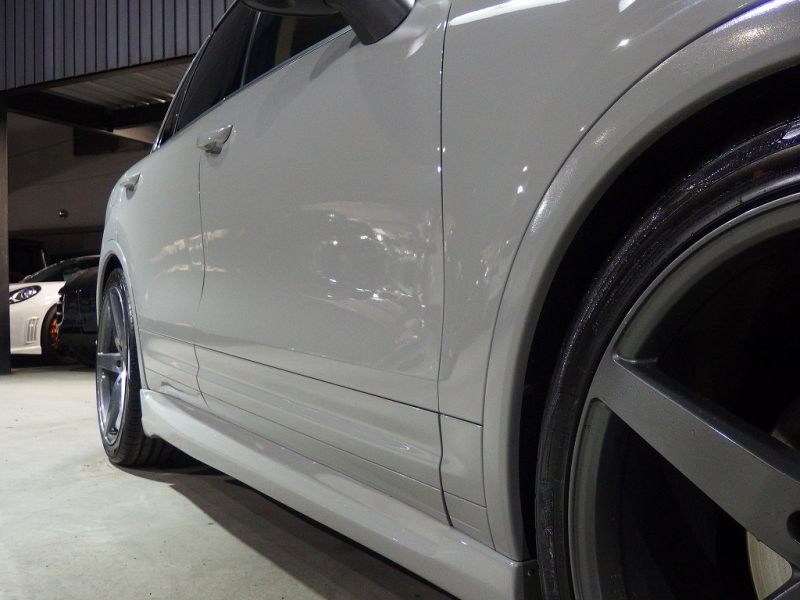 ポルシェ&nbsp;カイエン&nbsp;S　正規ディーラー車　左ハンドル　EURエアロ　外22inアルミ　ダウンサス　サンルーフ&nbsp;中古車