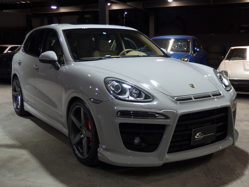 ポルシェ&nbsp;カイエン&nbsp;S　正規ディーラー車　左ハンドル　EURエアロ　外22inアルミ　ダウンサス　サンルーフ&nbsp;中古車