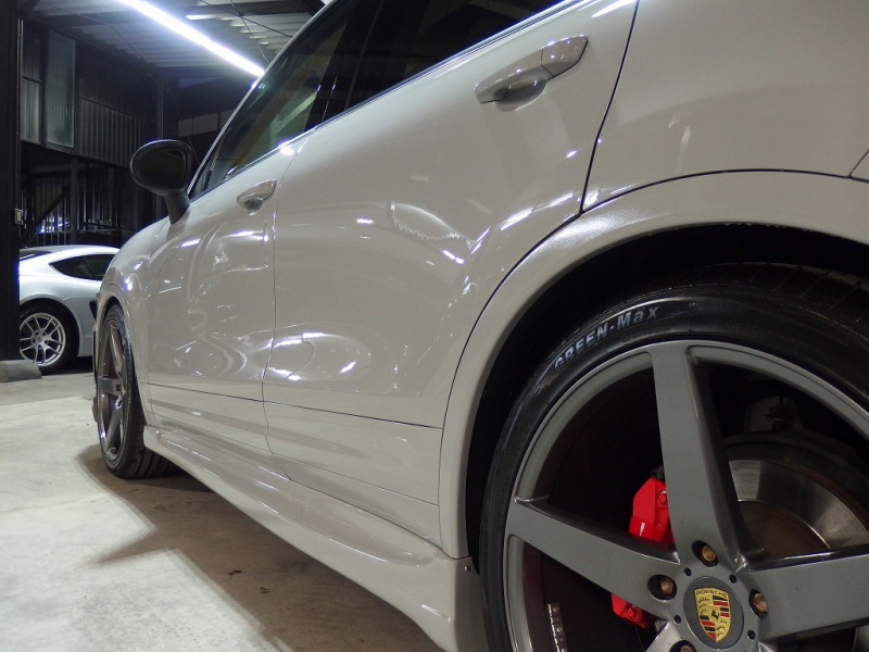 ポルシェ&nbsp;カイエン&nbsp;S　正規ディーラー車　左ハンドル　EURエアロ　外22inアルミ　ダウンサス　サンルーフ&nbsp;中古車