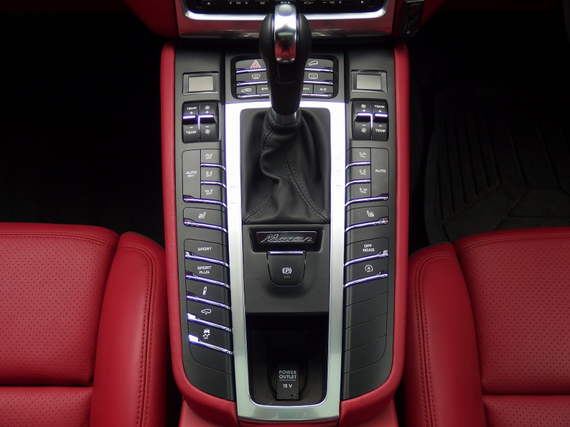 ポルシェ マカン ターボ　スポーツクロノPKG　EURエアロ　パノラマガラスルーフ　レッドレザー　管理ユーザー様下取り 中古車