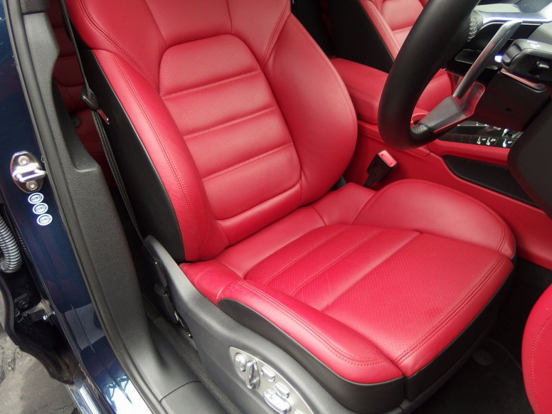 ポルシェ マカン ターボ　スポーツクロノPKG　EURエアロ　パノラマガラスルーフ　レッドレザー　管理ユーザー様下取り 中古車