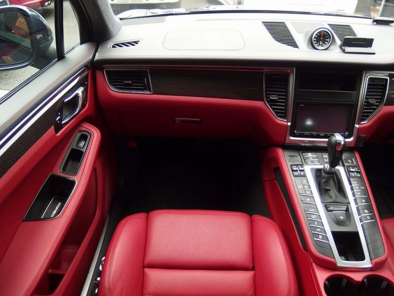 ポルシェ マカン ターボ　スポーツクロノPKG　EURエアロ　パノラマガラスルーフ　レッドレザー　管理ユーザー様下取り 中古車