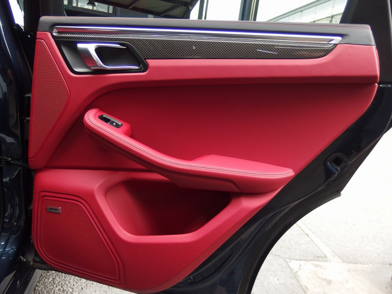 ポルシェ マカン ターボ　スポーツクロノPKG　EURエアロ　パノラマガラスルーフ　レッドレザー　管理ユーザー様下取り 中古車