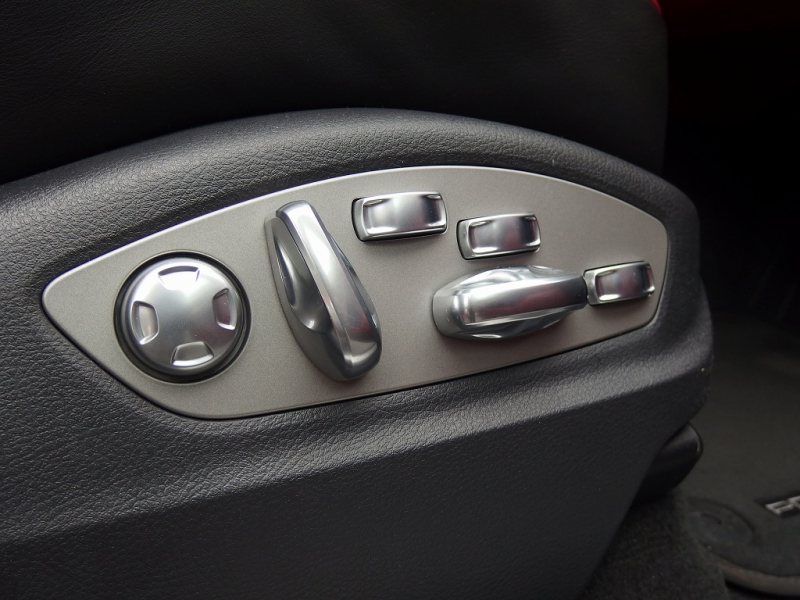 ポルシェ マカン ターボ　スポーツクロノPKG　EURエアロ　パノラマガラスルーフ　レッドレザー　管理ユーザー様下取り 中古車