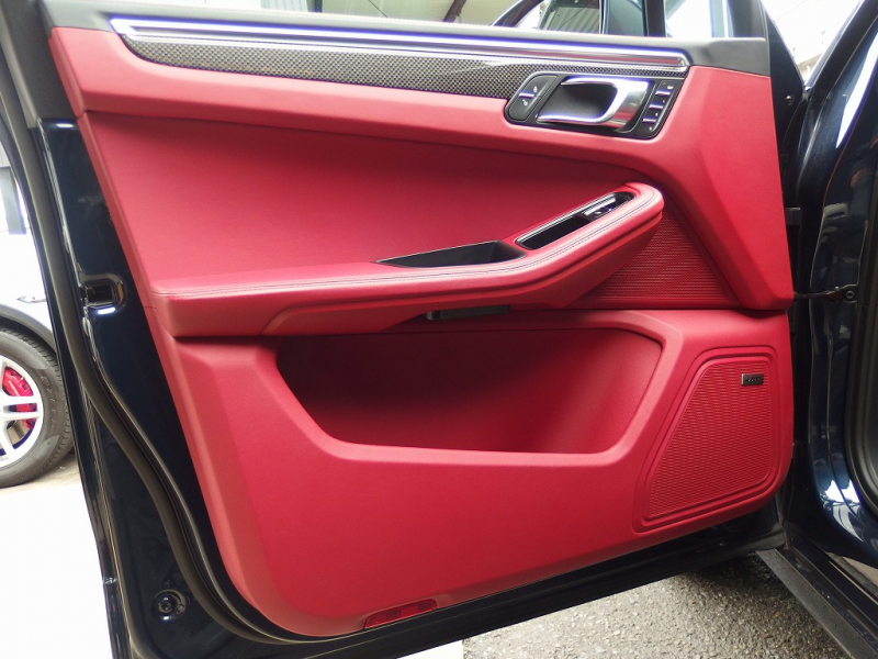 ポルシェ マカン ターボ　スポーツクロノPKG　EURエアロ　パノラマガラスルーフ　レッドレザー　管理ユーザー様下取り 中古車