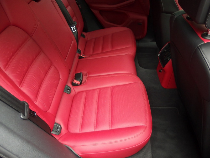 ポルシェ マカン ターボ　スポーツクロノPKG　EURエアロ　パノラマガラスルーフ　レッドレザー　管理ユーザー様下取り 中古車