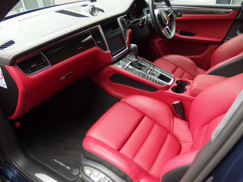 ポルシェ マカン ターボ　スポーツクロノPKG　EURエアロ　パノラマガラスルーフ　レッドレザー　管理ユーザー様下取り 中古車