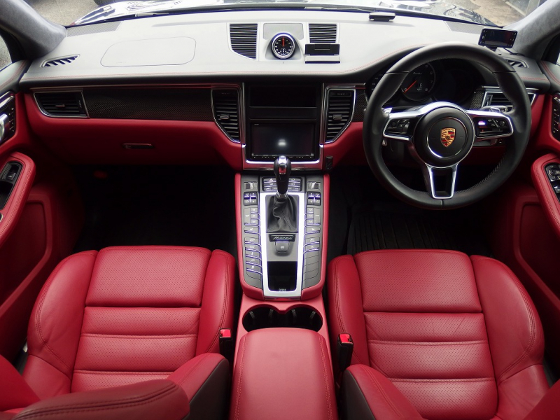 ポルシェ マカン ターボ　スポーツクロノPKG　EURエアロ　パノラマガラスルーフ　レッドレザー　管理ユーザー様下取り 中古車