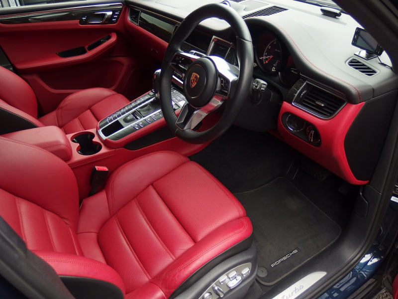 ポルシェ マカン ターボ　スポーツクロノPKG　EURエアロ　パノラマガラスルーフ　レッドレザー　管理ユーザー様下取り 中古車