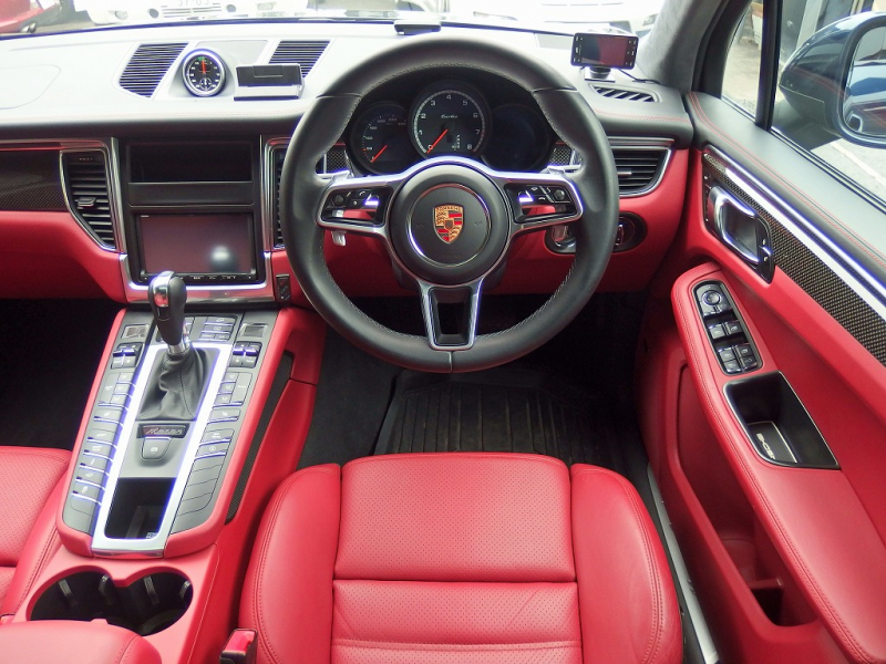 ポルシェ マカン ターボ　スポーツクロノPKG　EURエアロ　パノラマガラスルーフ　レッドレザー　管理ユーザー様下取り 中古車