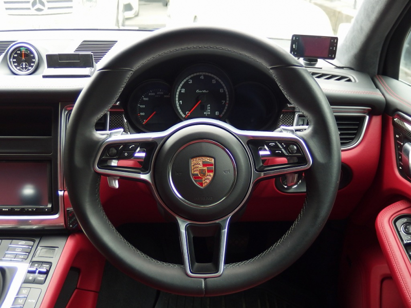 ポルシェ マカン ターボ　スポーツクロノPKG　EURエアロ　パノラマガラスルーフ　レッドレザー　管理ユーザー様下取り 中古車