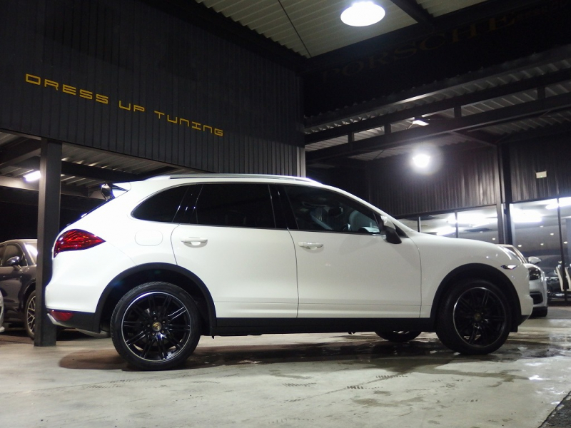 ポルシェ&nbsp;カイエン&nbsp;V6 3.6L 正規ディーラー車　サンルーフ　ルーフレール　社外20インチアルミ&nbsp;中古車