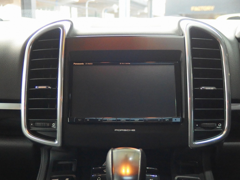 ポルシェ&nbsp;カイエン&nbsp;V6 3.6L 正規ディーラー車　サンルーフ　ルーフレール　社外20インチアルミ&nbsp;中古車