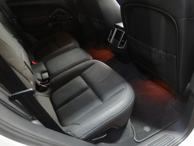 ポルシェ&nbsp;カイエン&nbsp;V6 3.6L 正規ディーラー車　サンルーフ　ルーフレール　社外20インチアルミ&nbsp;中古車