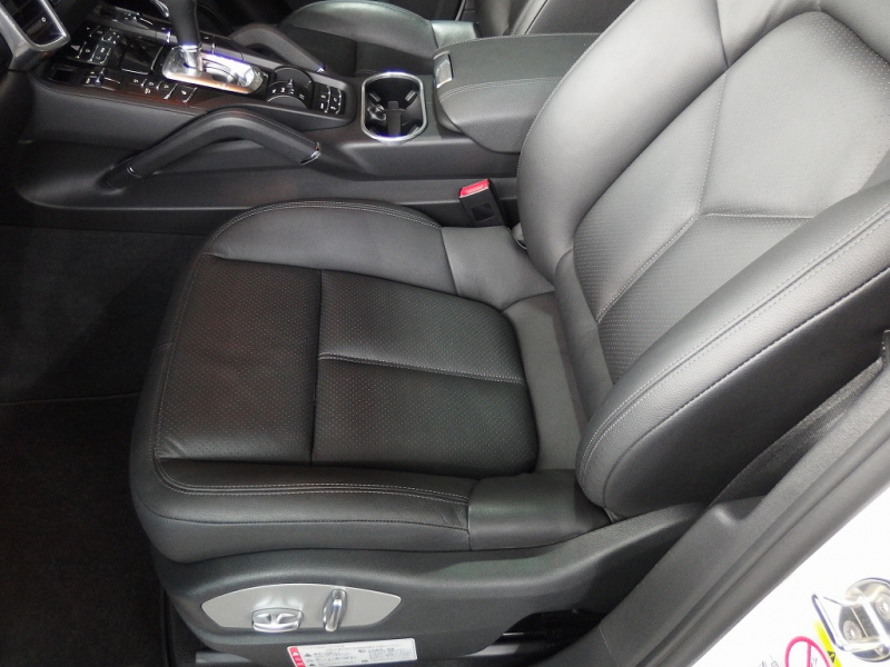 ポルシェ&nbsp;カイエン&nbsp;V6 3.6L 正規ディーラー車　サンルーフ　ルーフレール　社外20インチアルミ&nbsp;中古車