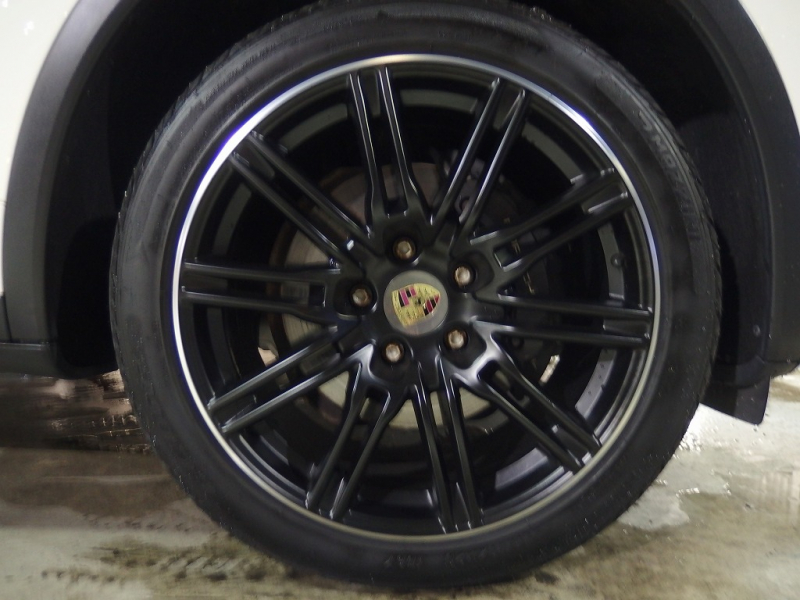 ポルシェ&nbsp;カイエン&nbsp;V6 3.6L 正規ディーラー車　サンルーフ　ルーフレール　社外20インチアルミ&nbsp;中古車