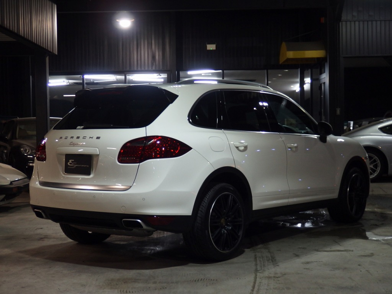 ポルシェ&nbsp;カイエン&nbsp;V6 3.6L 正規ディーラー車　サンルーフ　ルーフレール　社外20インチアルミ&nbsp;中古車