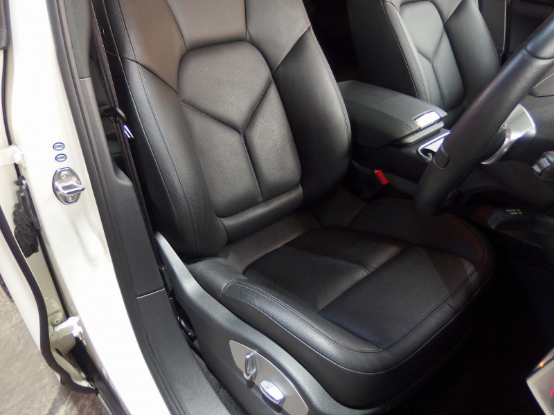 ポルシェ&nbsp;カイエン&nbsp;V6 3.6L 正規ディーラー車　サンルーフ　ルーフレール　社外20インチアルミ&nbsp;中古車