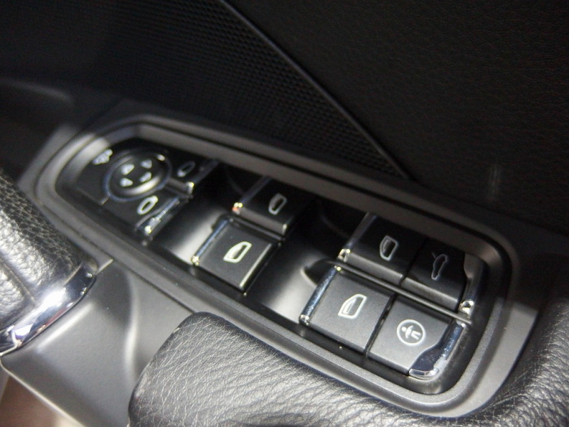 ポルシェ&nbsp;カイエン&nbsp;V6 3.6L 正規ディーラー車　サンルーフ　ルーフレール　社外20インチアルミ&nbsp;中古車