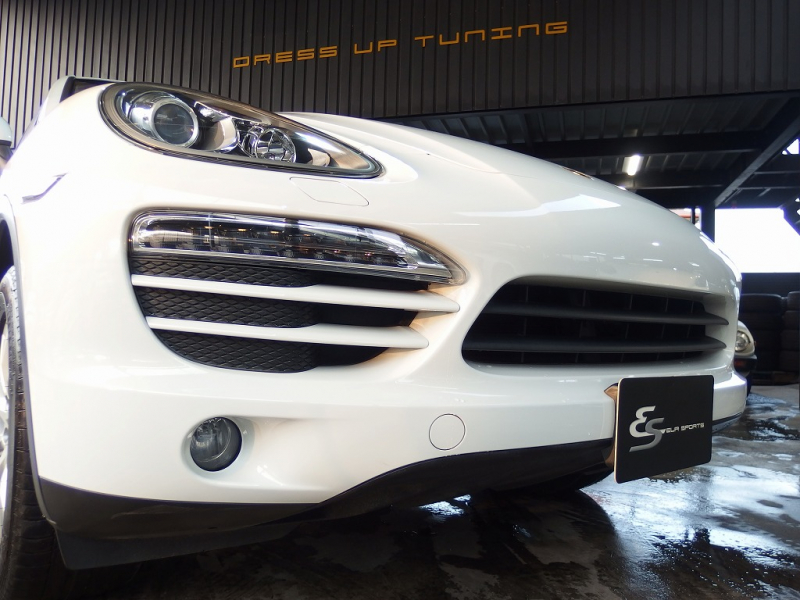 ポルシェ カイエン 正規ディーラー車　右ハンドル　ベージュレザー　シートヒーター　オートテールゲート 中古車