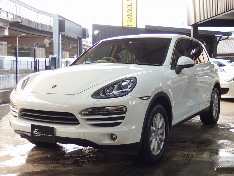 ポルシェ カイエン 正規ディーラー車　右ハンドル　ベージュレザー　シートヒーター　オートテールゲート 中古車