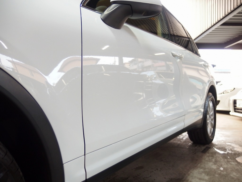 ポルシェ カイエン 正規ディーラー車　右ハンドル　ベージュレザー　シートヒーター　オートテールゲート 中古車