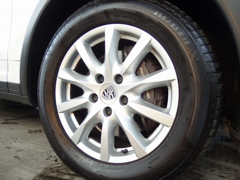 ポルシェ カイエン 正規ディーラー車　右ハンドル　ベージュレザー　シートヒーター　オートテールゲート 中古車