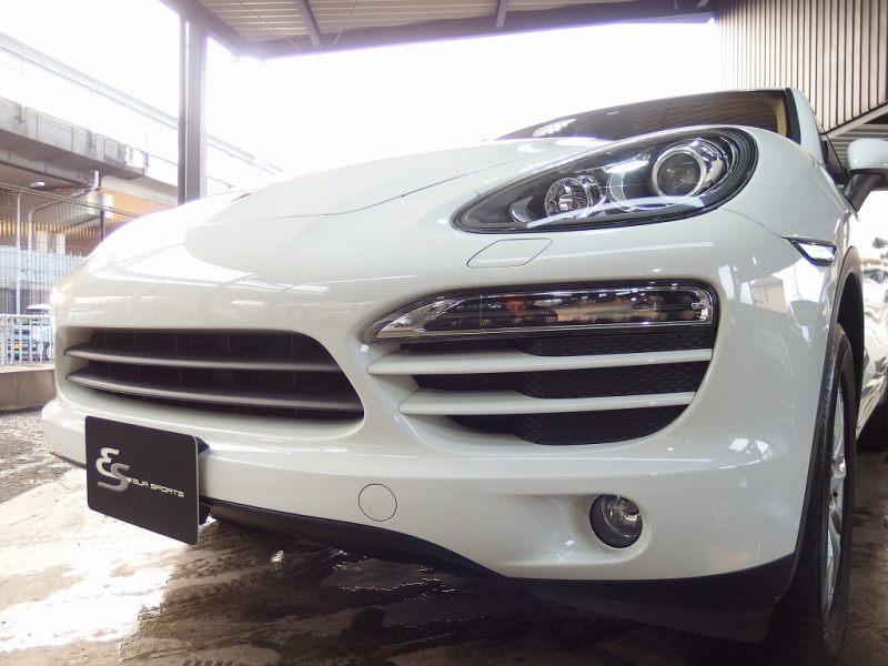 ポルシェ カイエン 正規ディーラー車　右ハンドル　ベージュレザー　シートヒーター　オートテールゲート 中古車