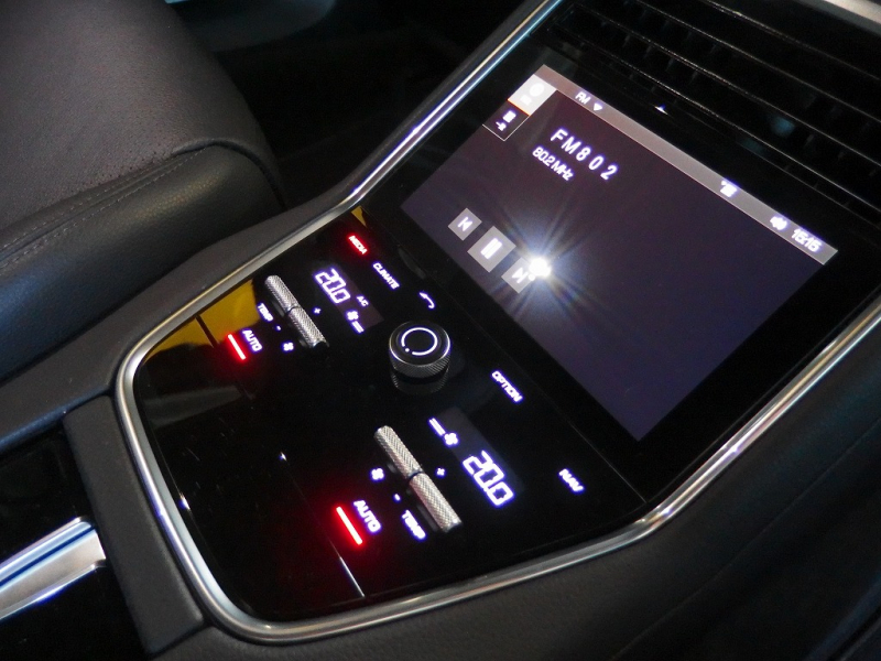 ポルシェ&nbsp;パナメーラ&nbsp;正規ディーラー車　アダプティブクルーズコントロール　カープレイ　シートヒーター&nbsp;中古車