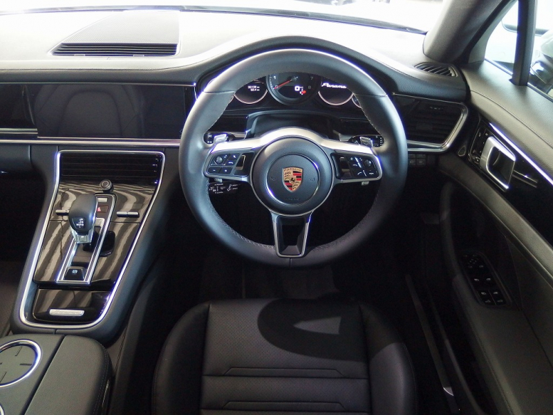 ポルシェ&nbsp;パナメーラ&nbsp;正規ディーラー車　アダプティブクルーズコントロール　カープレイ　シートヒーター&nbsp;中古車