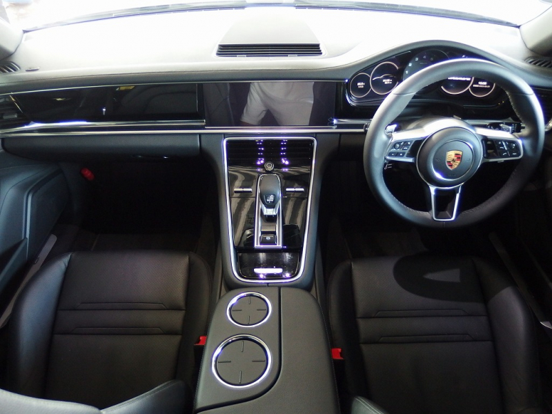 ポルシェ&nbsp;パナメーラ&nbsp;正規ディーラー車　アダプティブクルーズコントロール　カープレイ　シートヒーター&nbsp;中古車