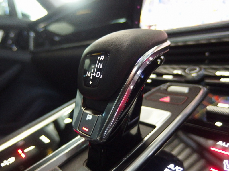 ポルシェ&nbsp;パナメーラ&nbsp;正規ディーラー車　アダプティブクルーズコントロール　カープレイ　シートヒーター&nbsp;中古車