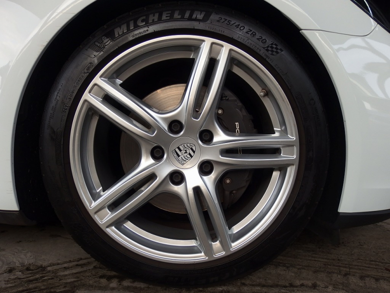 ポルシェ&nbsp;パナメーラ&nbsp;正規ディーラー車　アダプティブクルーズコントロール　カープレイ　シートヒーター&nbsp;中古車