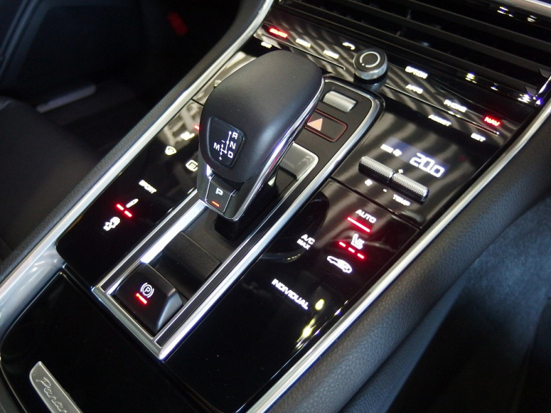 ポルシェ&nbsp;パナメーラ&nbsp;正規ディーラー車　アダプティブクルーズコントロール　カープレイ　シートヒーター&nbsp;中古車