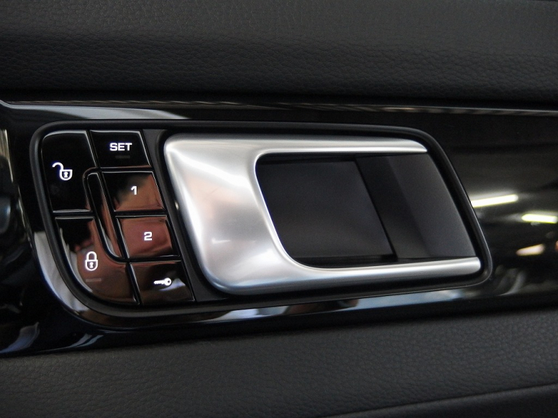 ポルシェ&nbsp;パナメーラ&nbsp;正規ディーラー車　アダプティブクルーズコントロール　カープレイ　シートヒーター&nbsp;中古車