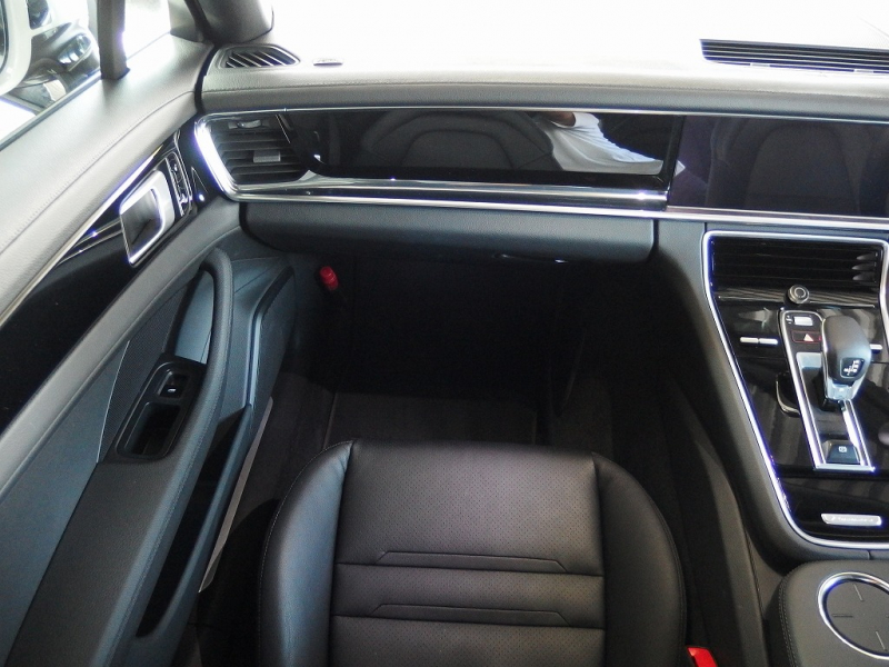 ポルシェ&nbsp;パナメーラ&nbsp;正規ディーラー車　アダプティブクルーズコントロール　カープレイ　シートヒーター&nbsp;中古車