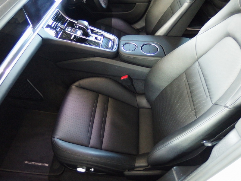 ポルシェ&nbsp;パナメーラ&nbsp;正規ディーラー車　アダプティブクルーズコントロール　カープレイ　シートヒーター&nbsp;中古車