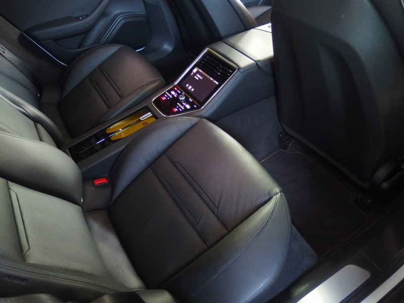 ポルシェ&nbsp;パナメーラ&nbsp;正規ディーラー車　アダプティブクルーズコントロール　カープレイ　シートヒーター&nbsp;中古車