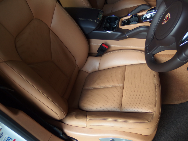 ポルシェ カイエン 正規ディーラー車 右ハンドル EUR-GTエアロ 22inアルミ クルーズコントロール シートヒーター 中古車